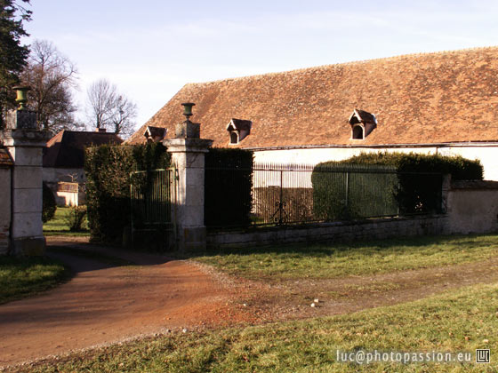 Chteau de Bellecour, entre ct Sud-Est et dpendances.