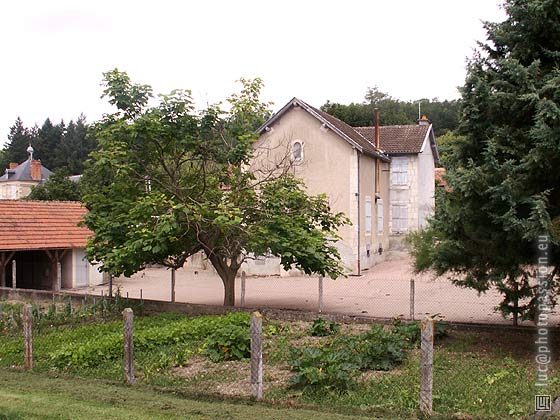 Ecole et potager.