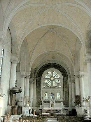 nef de l'eglise de Sanssat