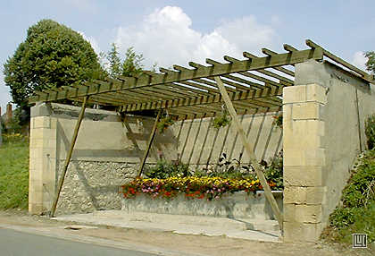 lavoir public... en pot de fleurs géant