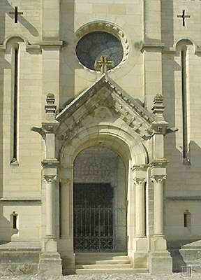 porche de l'eglise de Sanssat