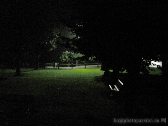 Soir de pluie sur le square...