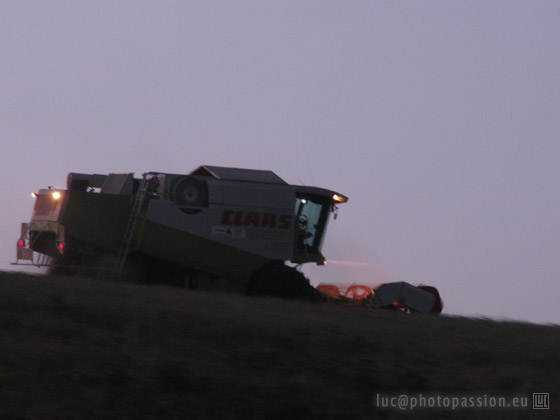 Les moissons se prolongeront aussi longtemps que n�cessaire durant la nuit.