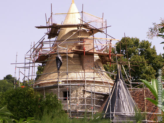 Les toitures du Manoir en r�paration.